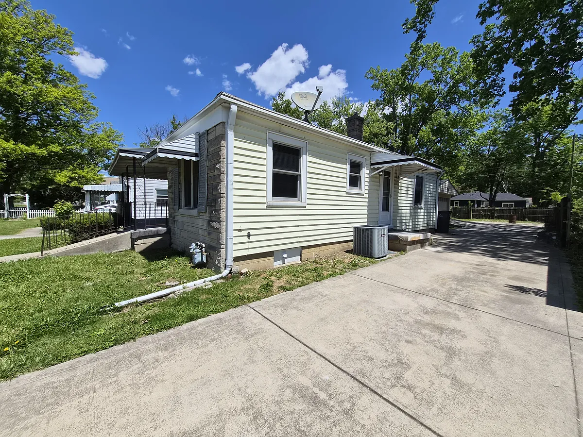 Building Photo - 3707 N Riley Ave