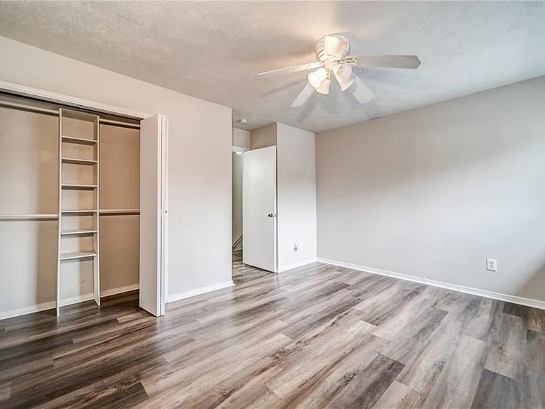 37 Country Place Ct — Photo 17