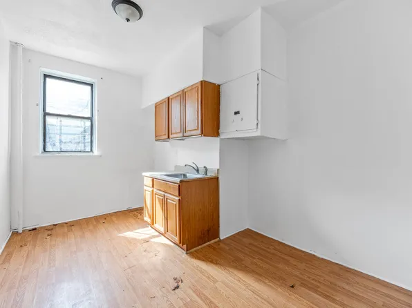 657 Knickerbocker Avenue image 8 of 19