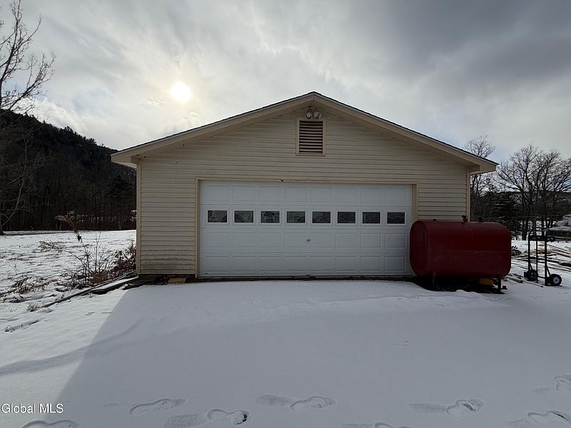 3rd image of 404 Black Point Road