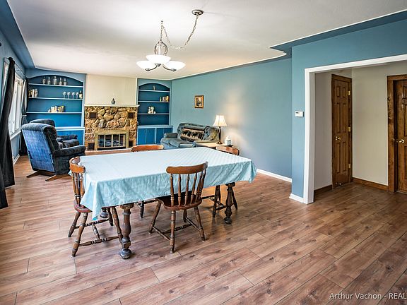 5th image of 4657 Wakefield Ave NE