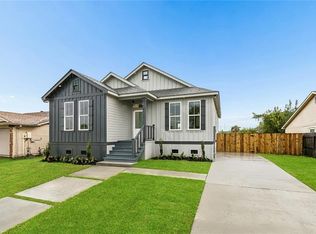 14111 Knightway Dr, New Orleans, LA 70128