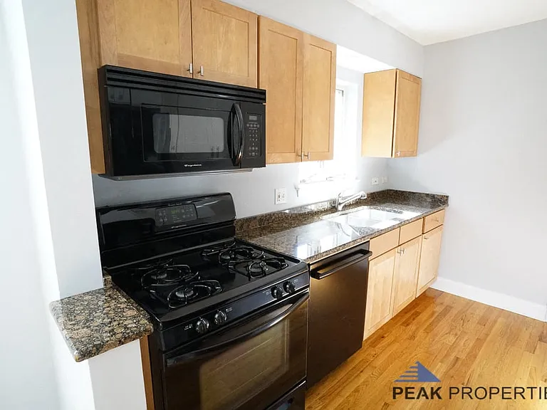 4889 N Ashland Ave — Photo 12