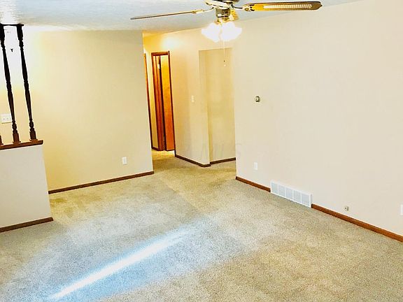 2nd image of 340 Knollwood Ct NE