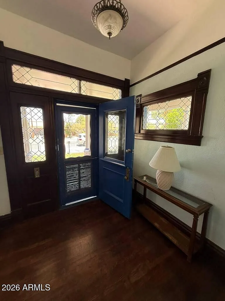4 bed, 3.0 bath, 2470 sqft, $1,400 — Photo 3