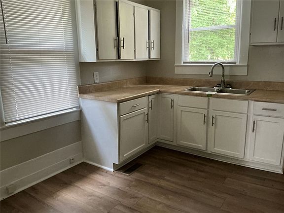 5th image of 504 Caughlin Ave