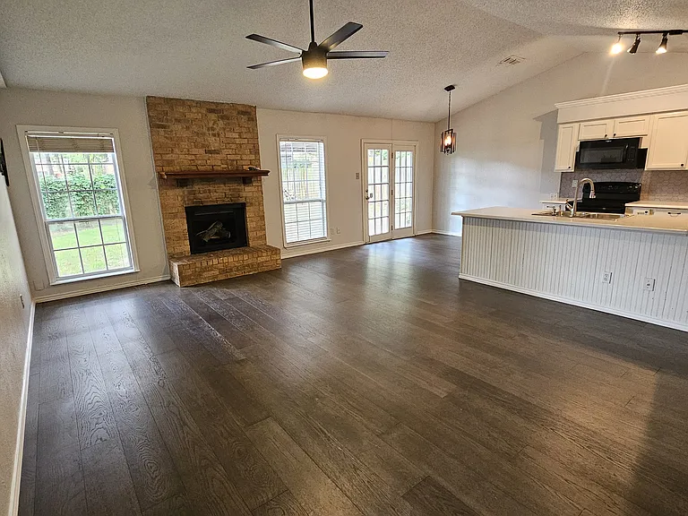 416 Thorn Wood Dr — Photo 2