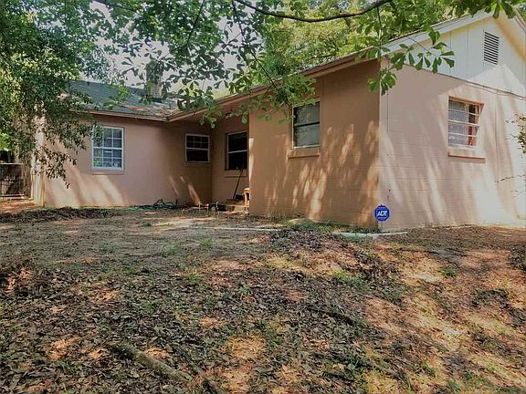 3rd image of 3846 Roswell Dr