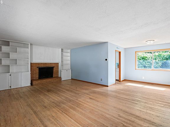 3rd image of 1605 Juniper St