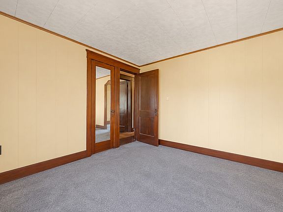 5th image of 437 Jefferson St
