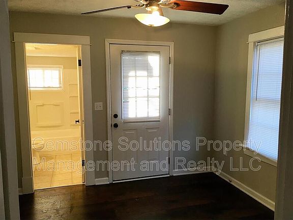 5th image of 329 Granbury St