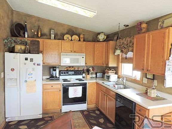 3rd image of 620 N Poplar Ave