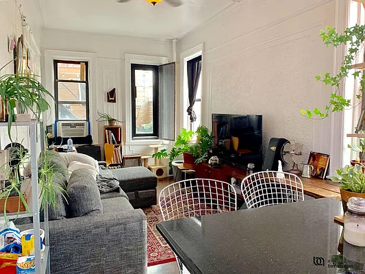 Rented by Batra Group Inc | media 9