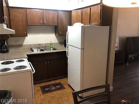 3rd image of 605 Royal Crest Cir #3