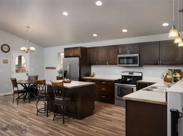 233 Centennial Village Dr, Manhattan, MT 59741
