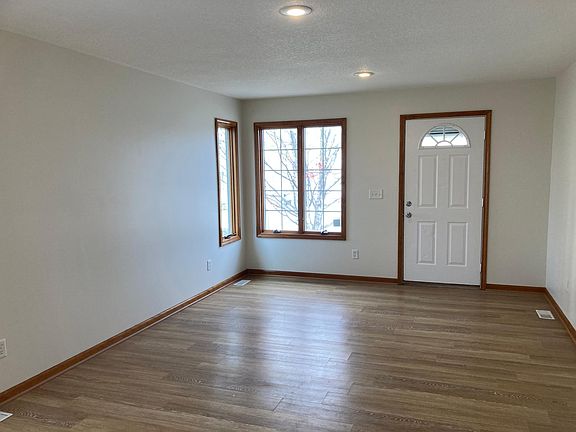 5th image of 611 W Piankishaw St