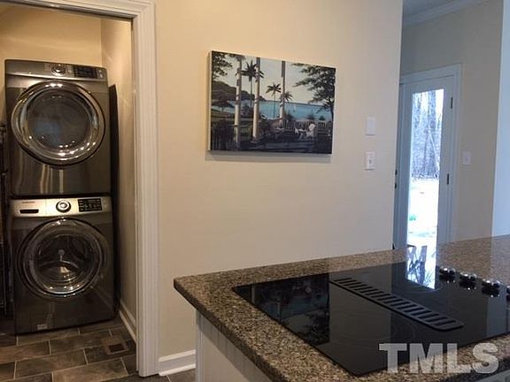 4th image of 1019 Knob Hill Dr