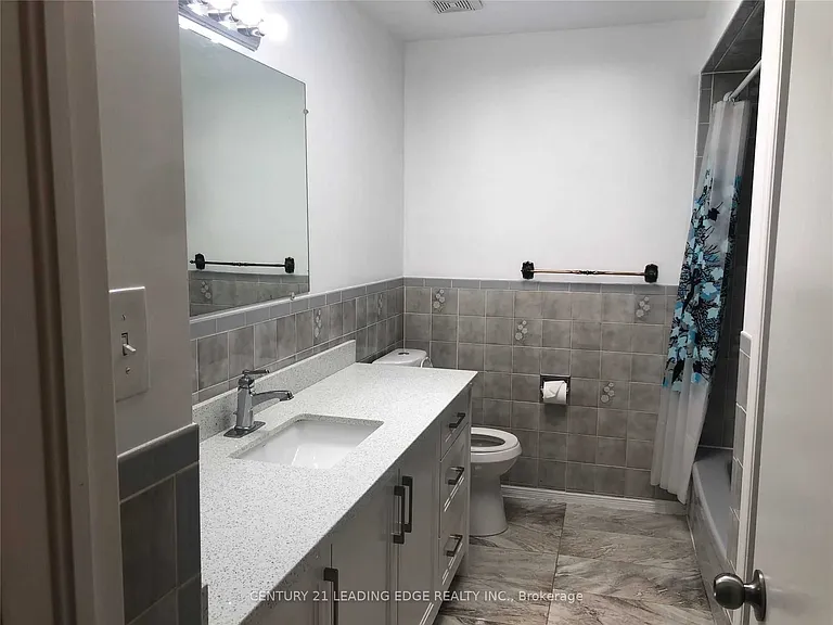 438 Colborne St — Photo 16