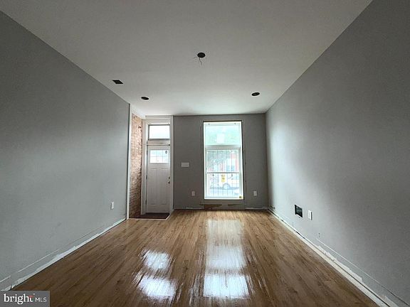 2nd image of 2712 E Monument St