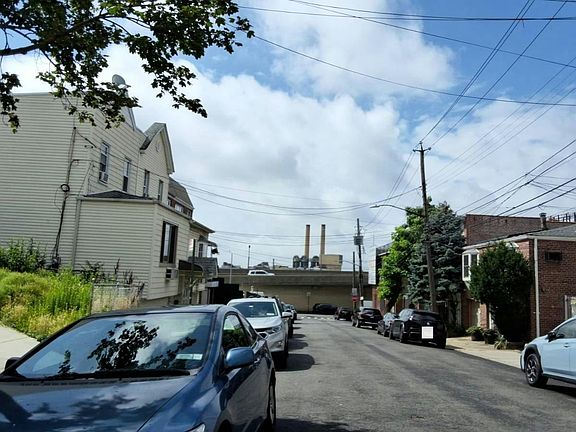 4th image of 4841 58th Pl