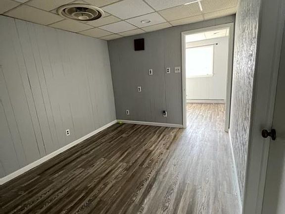 3rd image of 143 E Grove St Floor 1