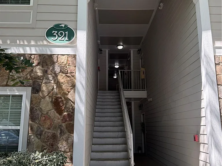 321 Gallery Dr #102 — Photo 2