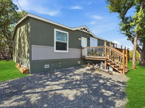 133 CANYON LAKE DR, Bandera, TX 78003