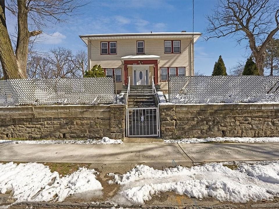 1st image of 121 S 10th Avenue