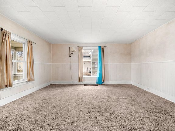5th image of 221 E Grand Traverse St