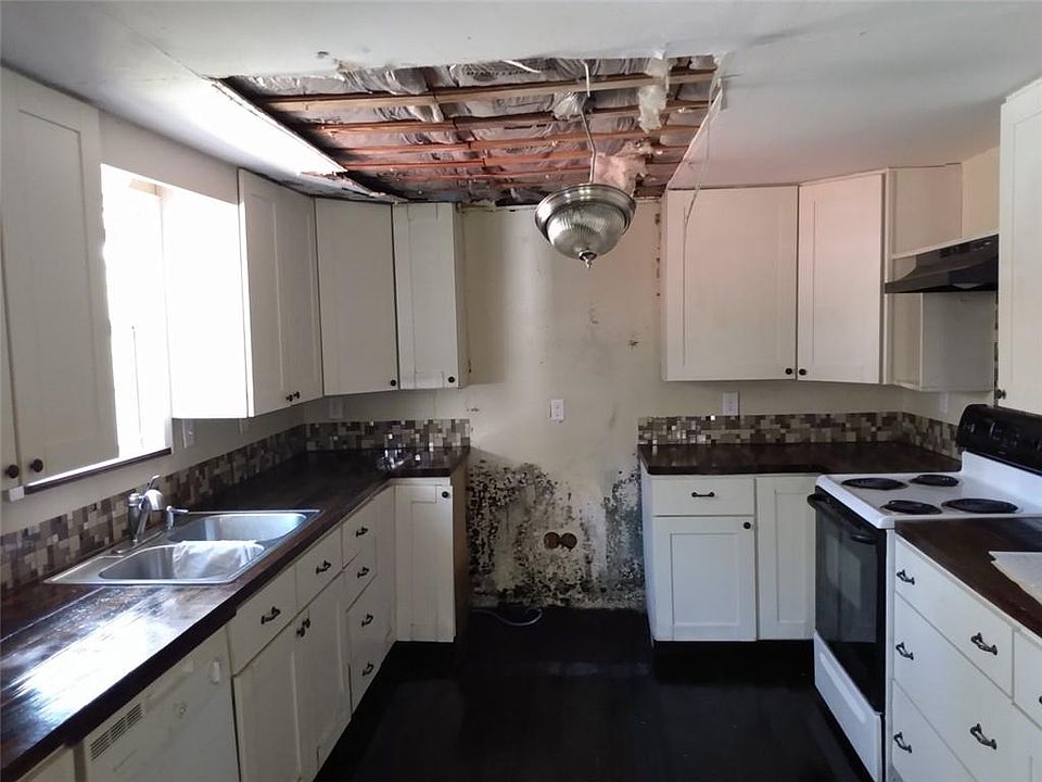 2nd image of 525 Durand Rd