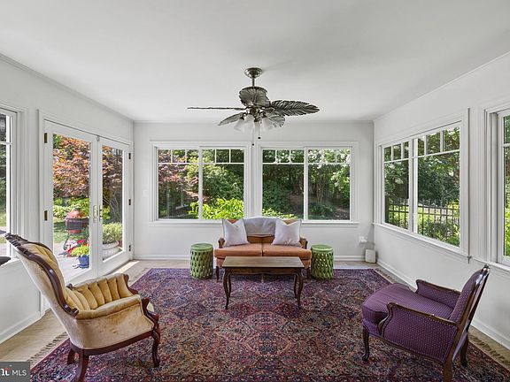 4th image of 8612 W Boulevard Dr