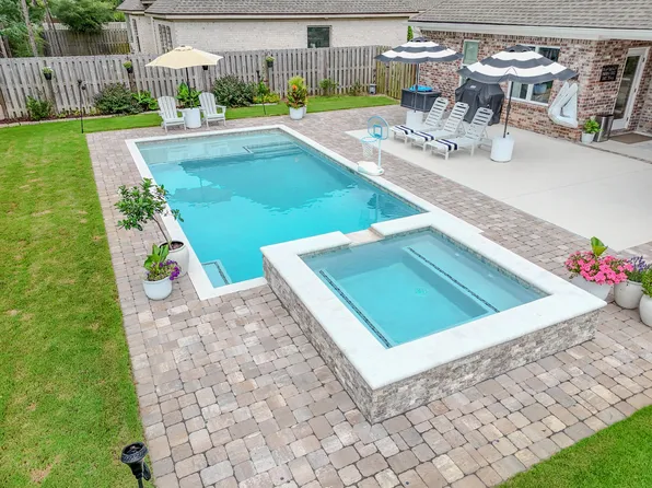 407 Mill Pond Cv, Freeport, FL 32439