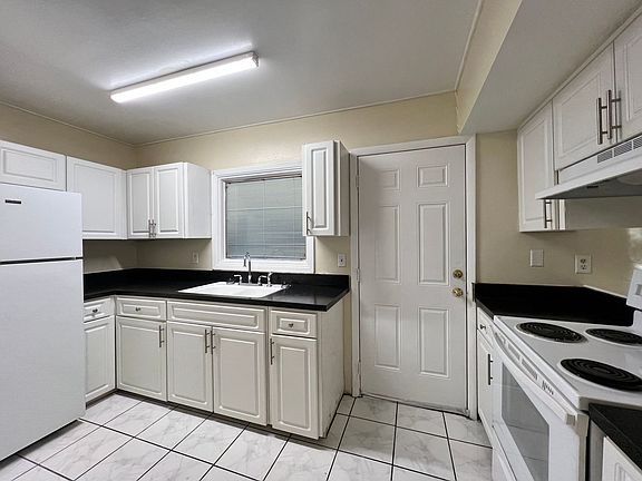 3rd image of 5641-35 Ashley Oaks Dr