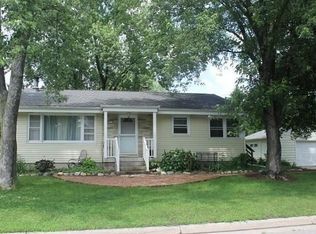 352 W 4th St, Oconomowoc, WI 53066