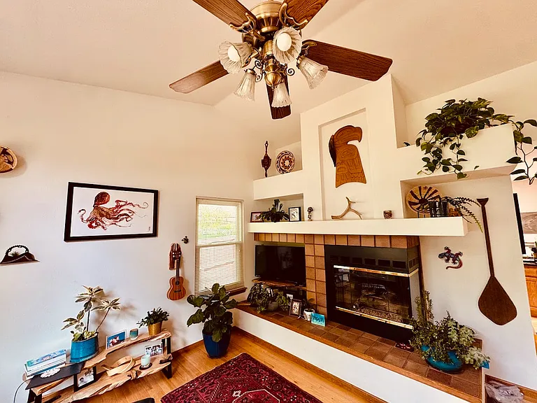 581 W Arrowhead St — Photo 9
