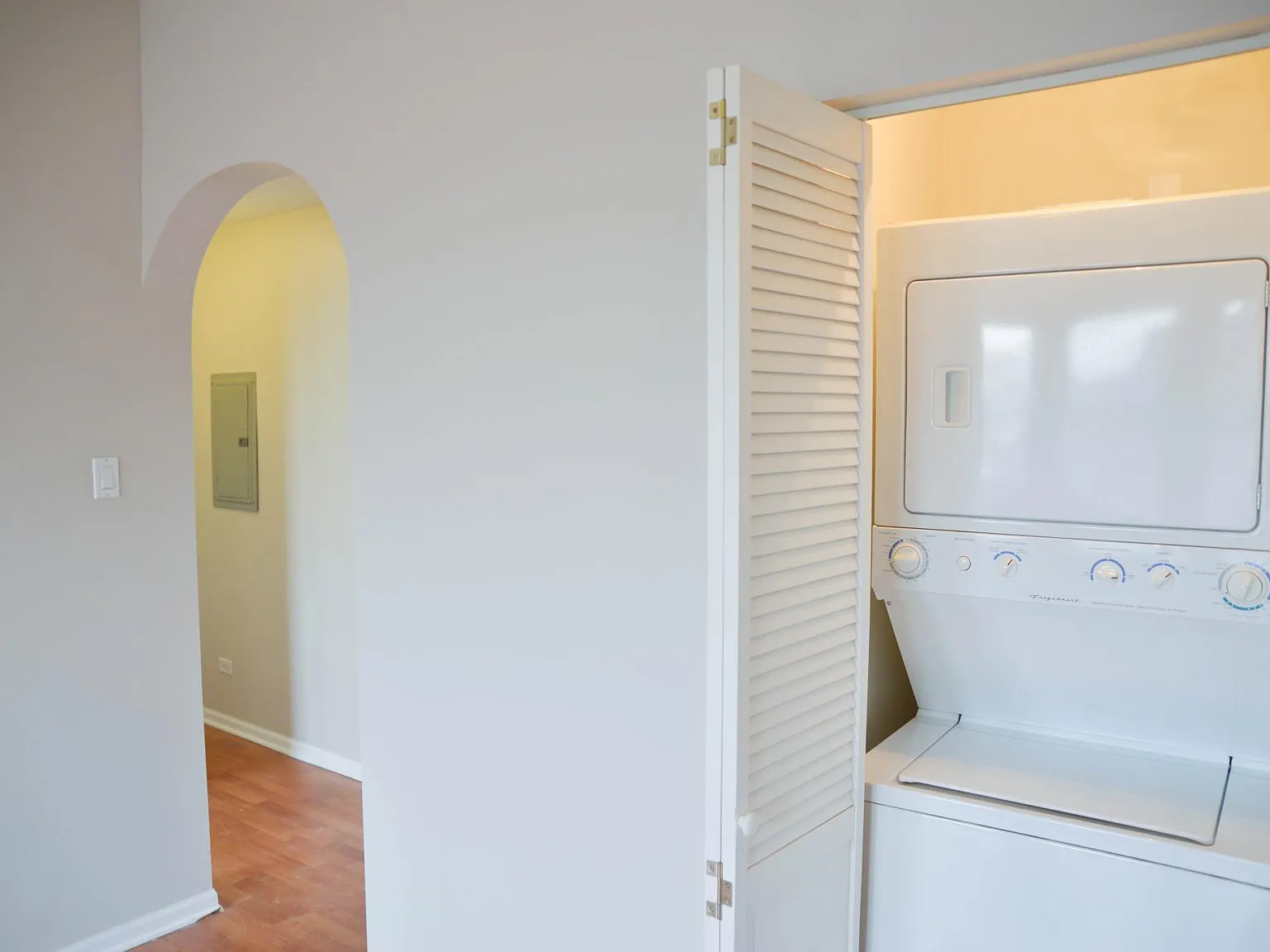 2 bed, 900 sqft, $2,000 — Photo 3