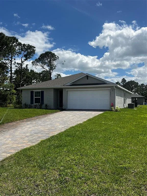 4 bed, 2.0 bath, 1494 sqft, $1,950 — Photo 1