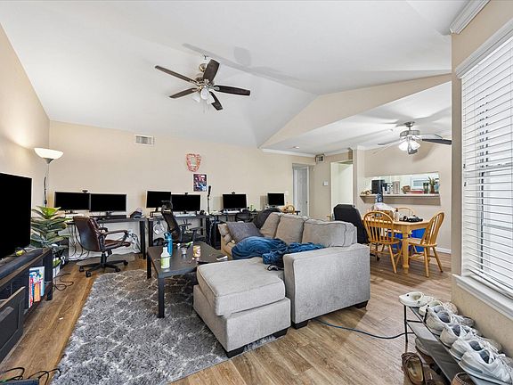 3rd image of 501 W 26th St APT 306