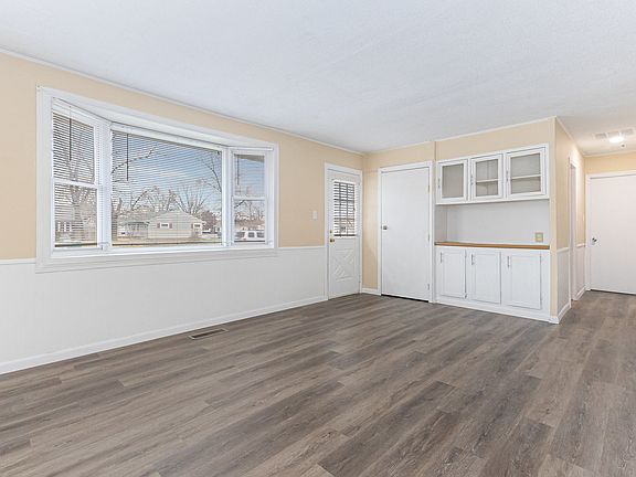 3rd image of 307 S Hammes Ave