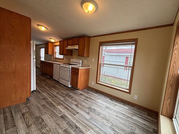 2nd image of 314 Scarlet Oak Ln