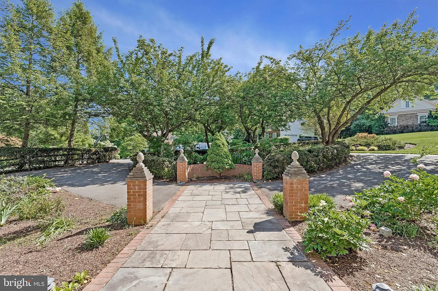 5 bed, 4.5 bath, 5027 sqft, $7,500 — Photo 4