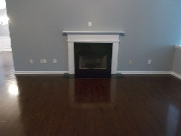 5th image of 5 Woodmere Ct
