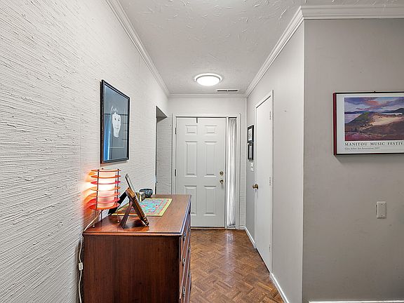 4th image of 3015 Lakehaven Dr