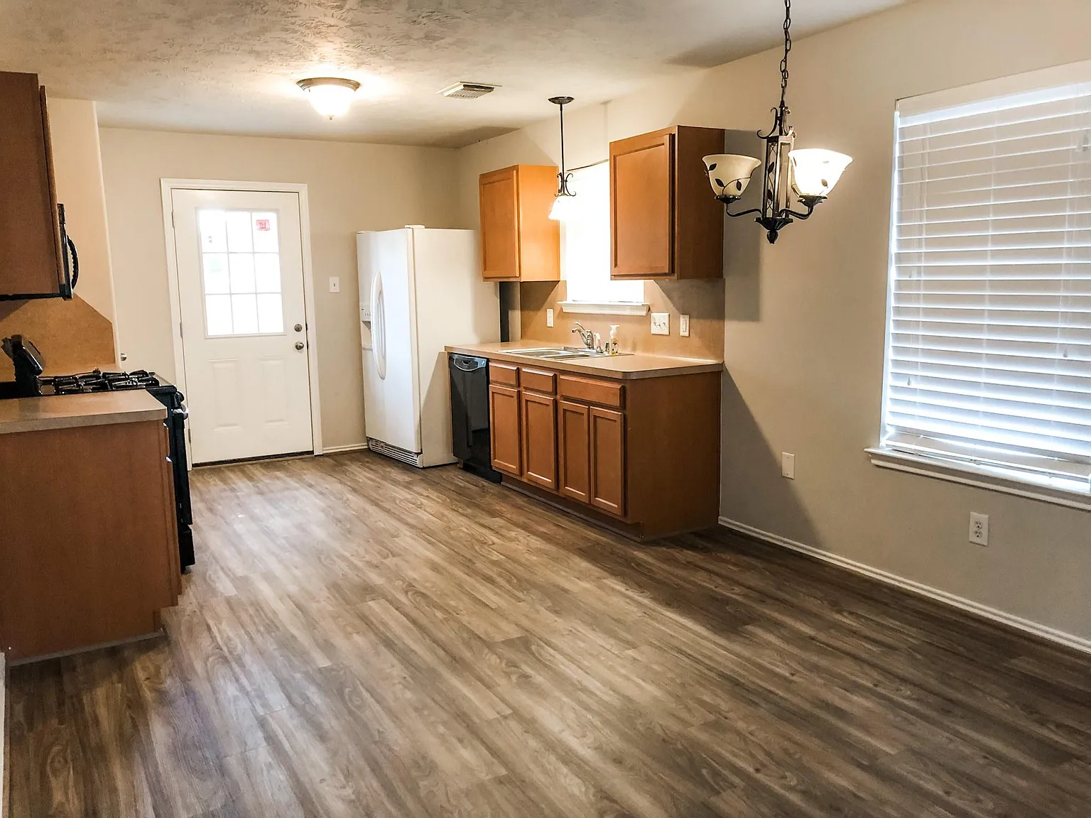 3 bed, 2.0 bath, 1250 sqft, $1,650 — Photo 4