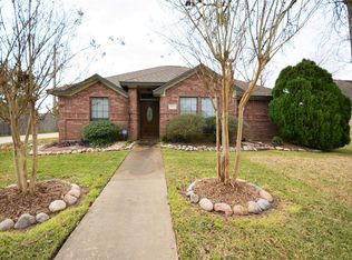 513 Jackson Ave, Clute, TX 77531