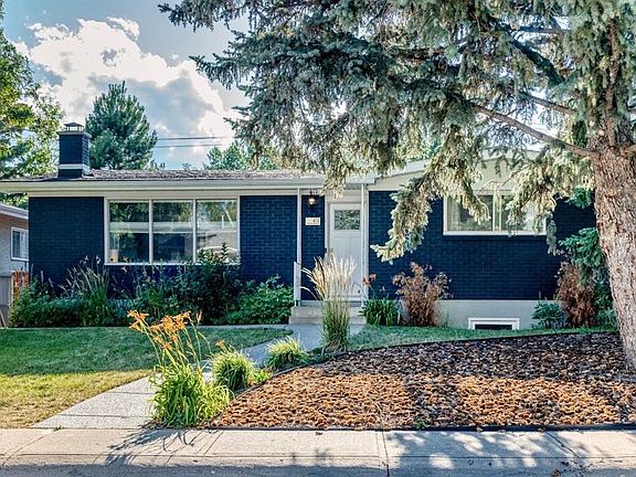 2nd image of 411 E Woodland Cres SE