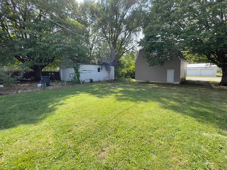 225 S College Ave — Photo 34