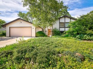 1710 Indianwood Ln, Waukesha, WI 53186