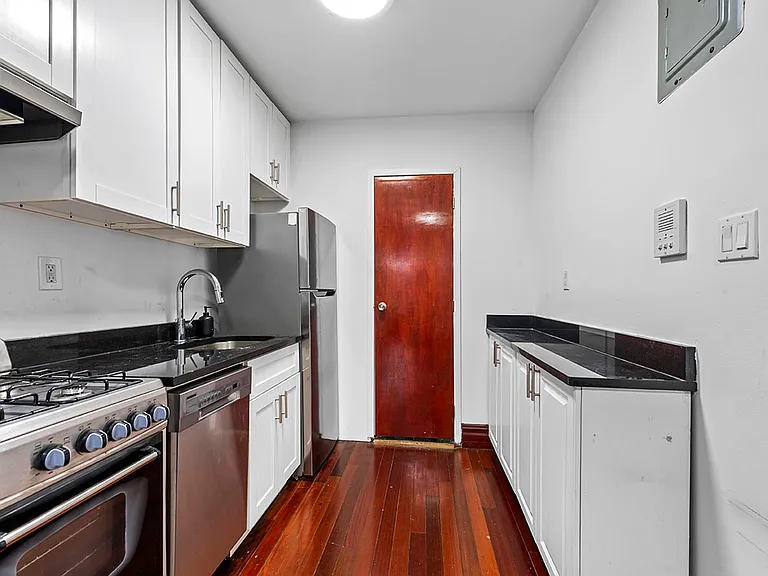 279 E Houston St #1B — Photo 3