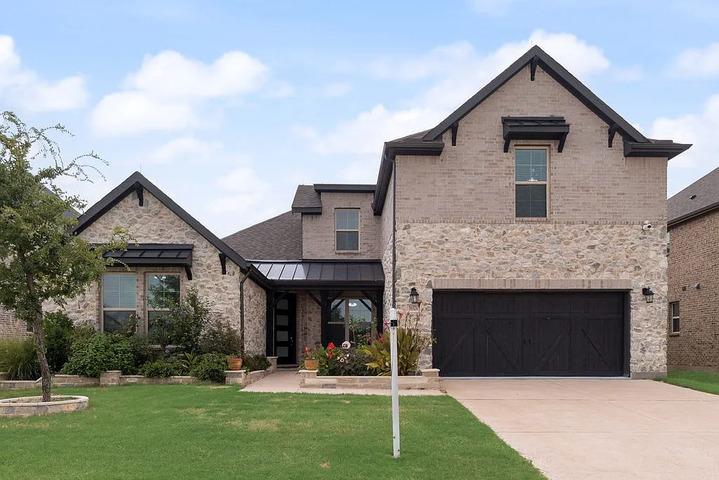 4 bed, 3.5 bath, 3653 sqft, $3,995 — Photo 2